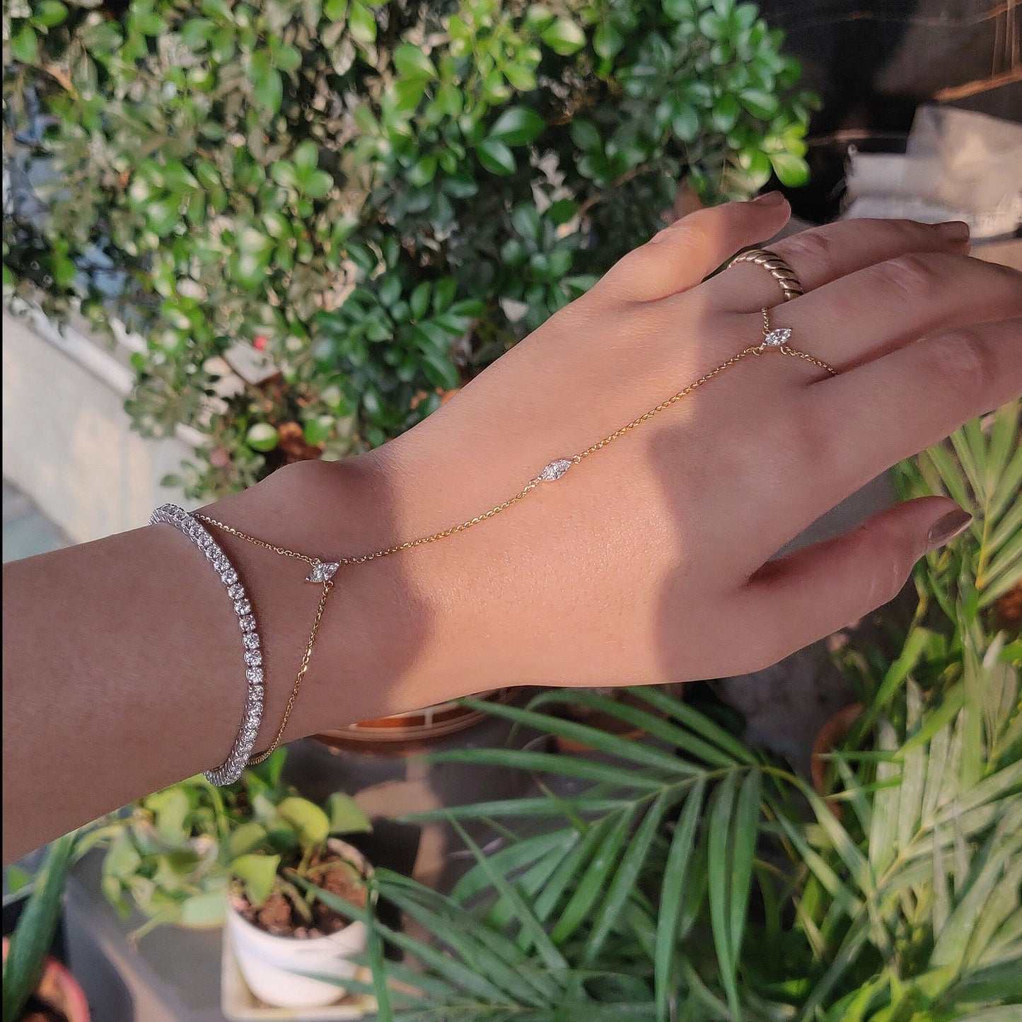 Tulia Hand Chain