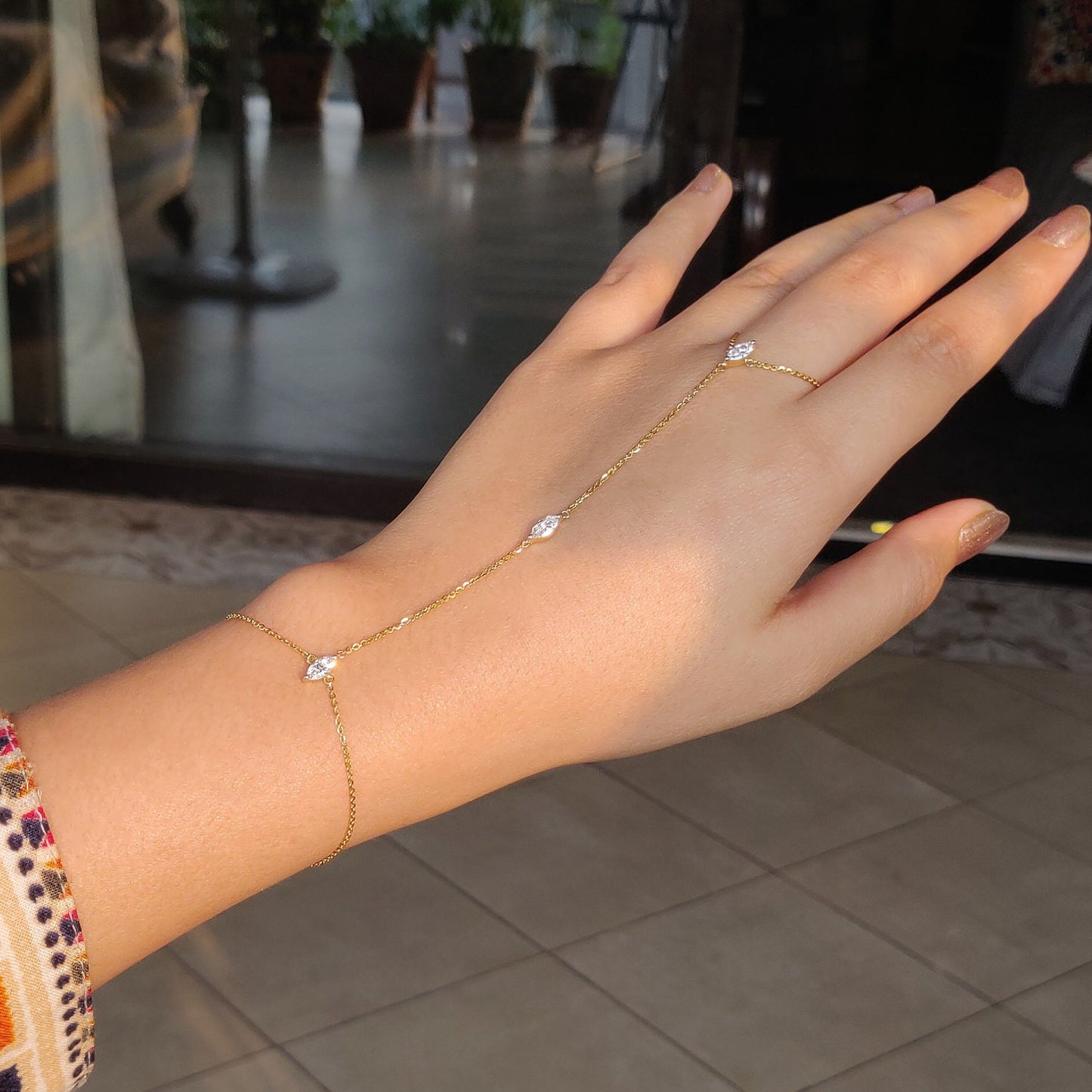 Tulia Hand Chain