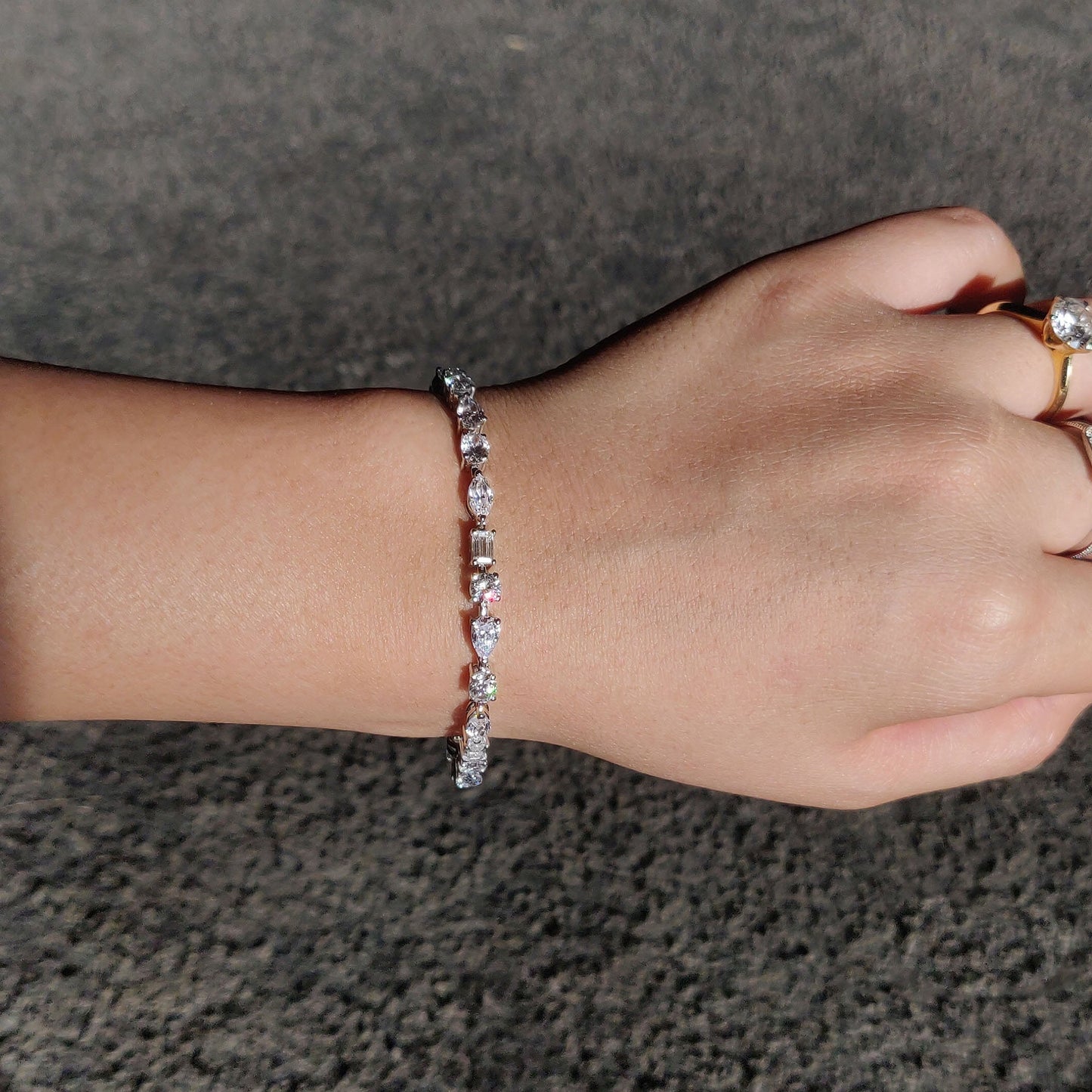 Multi-shape diamond tennis bracelet (6.5ct)
