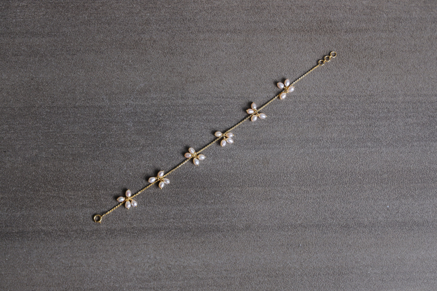Dispersed Pearl Bracelet