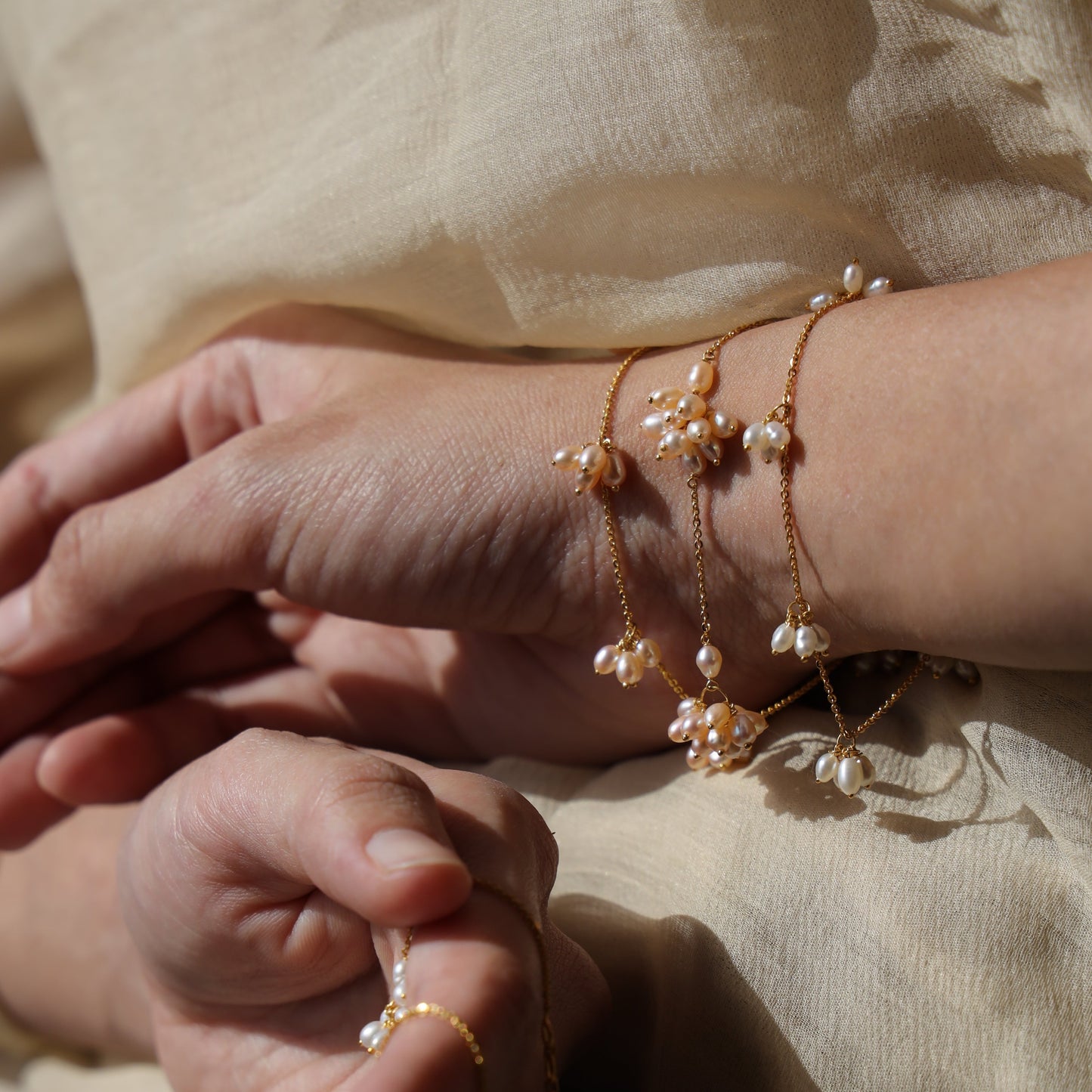 Dispersed Pearl Bracelet