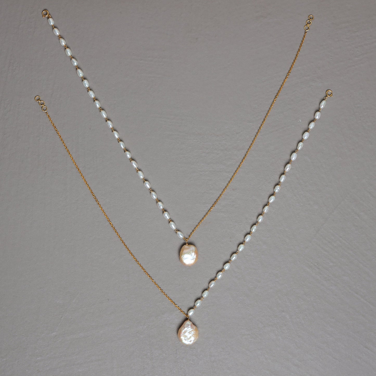 Asymmetrical Chain and Baroque Pearl Nkeclace