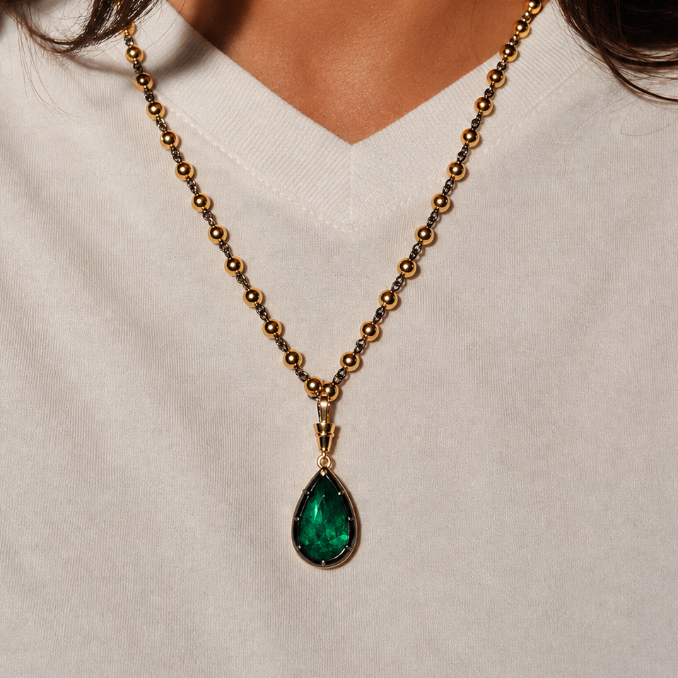 Umbre Necklace(Green Emerald)