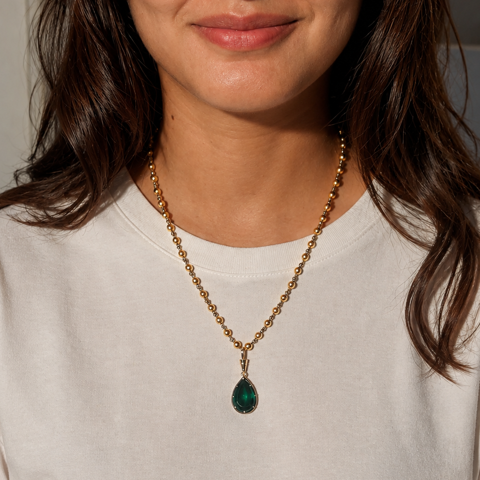 Umbre Necklace(Green Emerald)