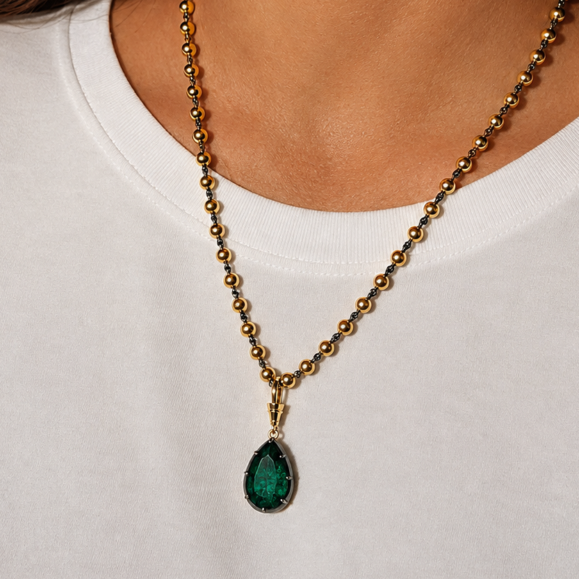 Umbre Necklace(Green Emerald)