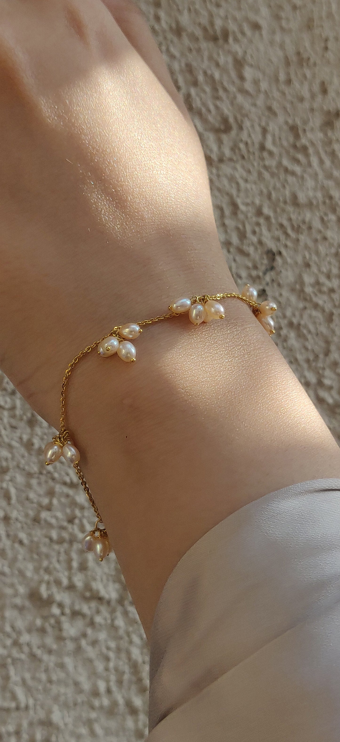 Dispersed Pearl Bracelet